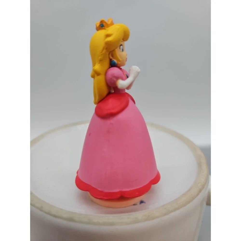 Nintendo Mario Princess Peach Figure 2